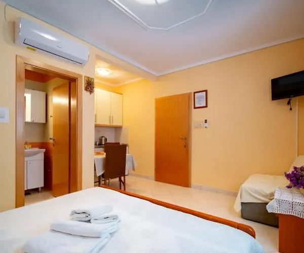 In With Air Conditioning, Wifi 4886-5 Apartman *