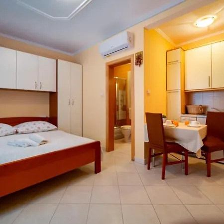 In With Air Conditioning, Wifi 4886-5 Apartment Lopar